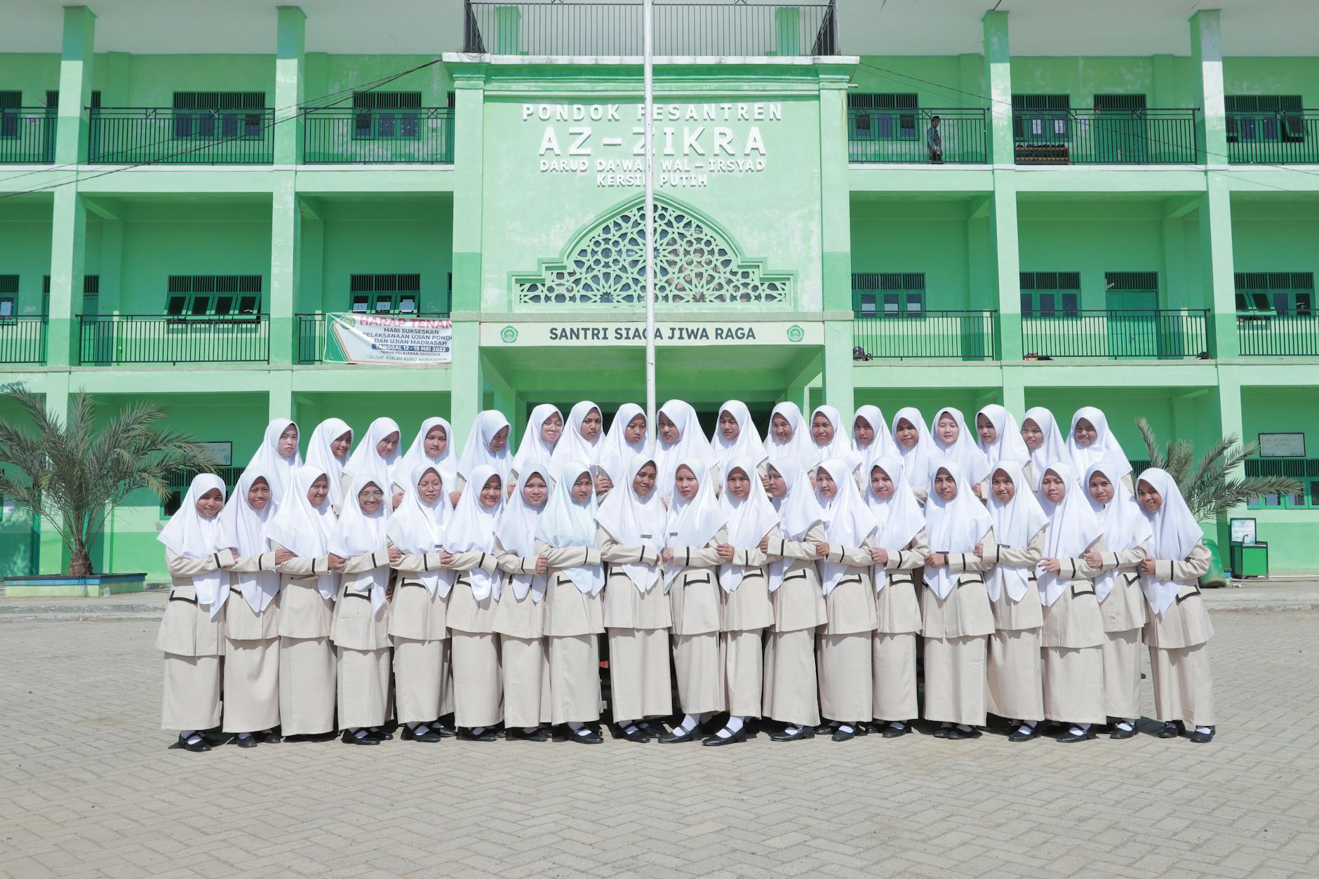 Gambar OPOP Jatim One Pesantren One Product program pemberdayaan ekonomi pesantren di Jawa Timur