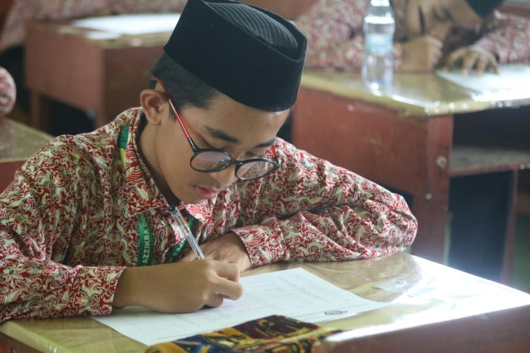 Uji kompetensi manajer koperasi adalah proses evaluasi kemampuan dan pengetahuan manajer koperasi dalam mengelola dan mengembangkan koperasi secara efektif dan efisien