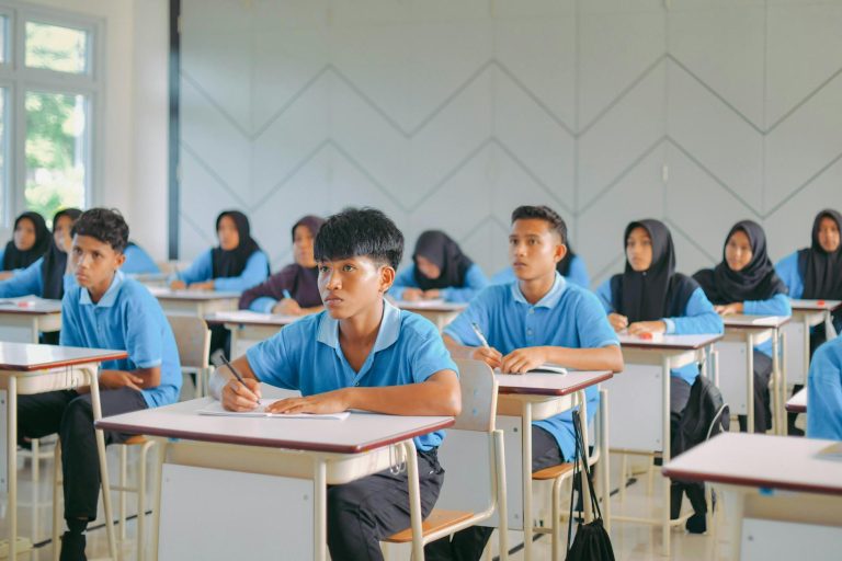 Gambar koperasi sekolah di Jawa Timur yang menyediakan berbagai kebutuhan siswa dengan harga terjangkau dan kualitas baik